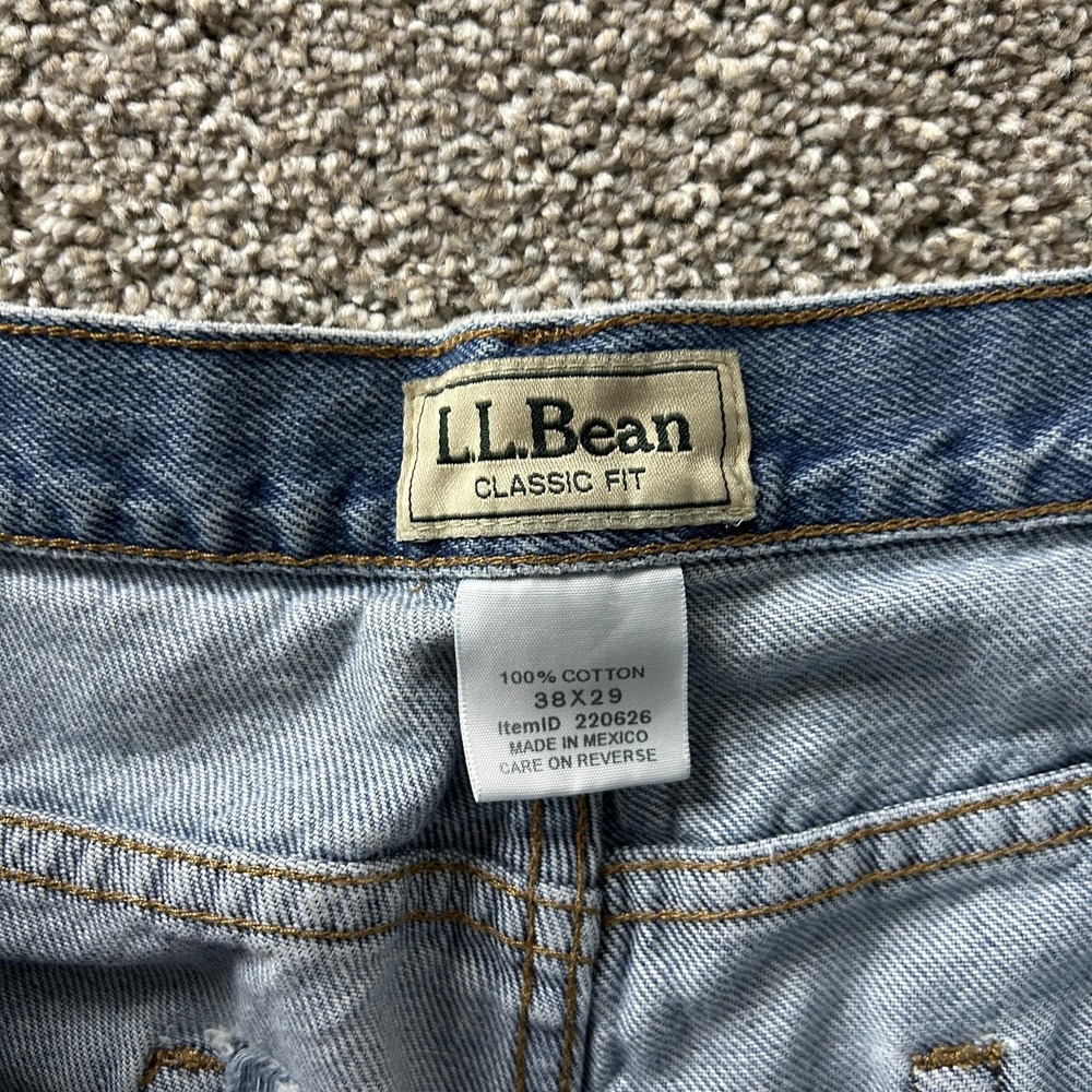 L.L. Bean Jeans Mens 38x29 Light Wash Blue Denim Classic Straight Casual Pants - Picture 2 of 10
